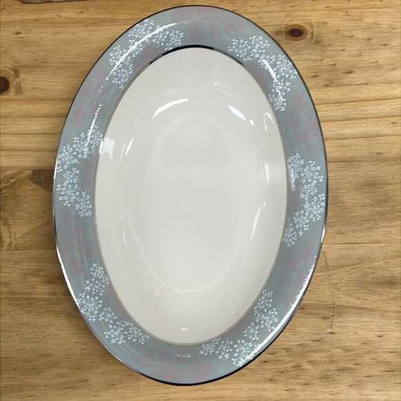 Discontinued Castleton Lace Oval Serving Bowl - Picture 5 of 8